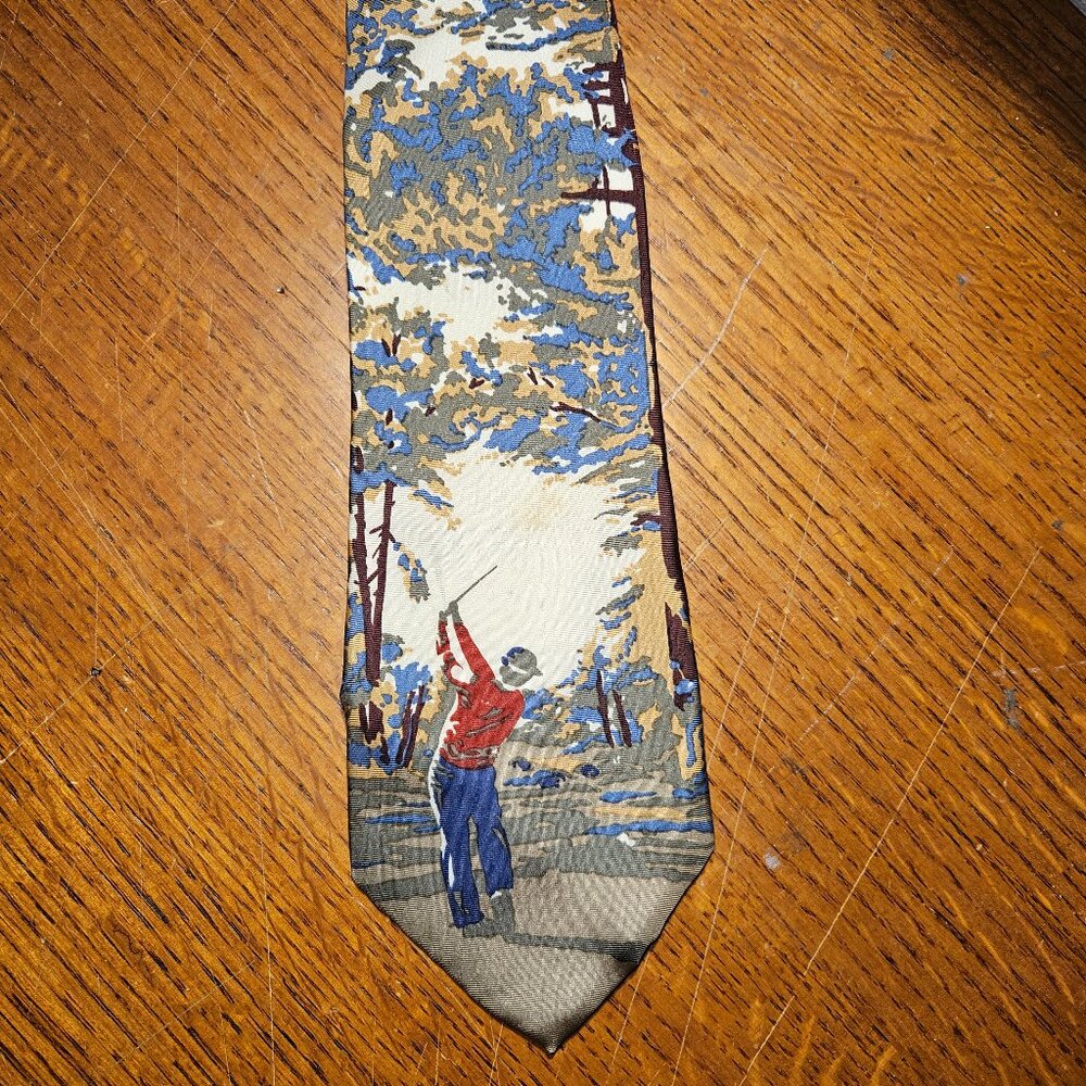 Golf Tie 417 by Van Heusen